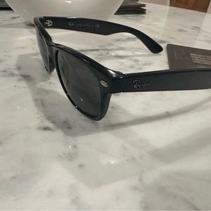 New wayfarer Rayban glasses. Original price 210. No scratches on the lenses